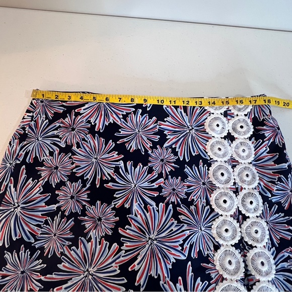 Crown & Ivy Casual Skort Navy with Red White Floral Print Womens Size 16 - Picture 8 of 12
